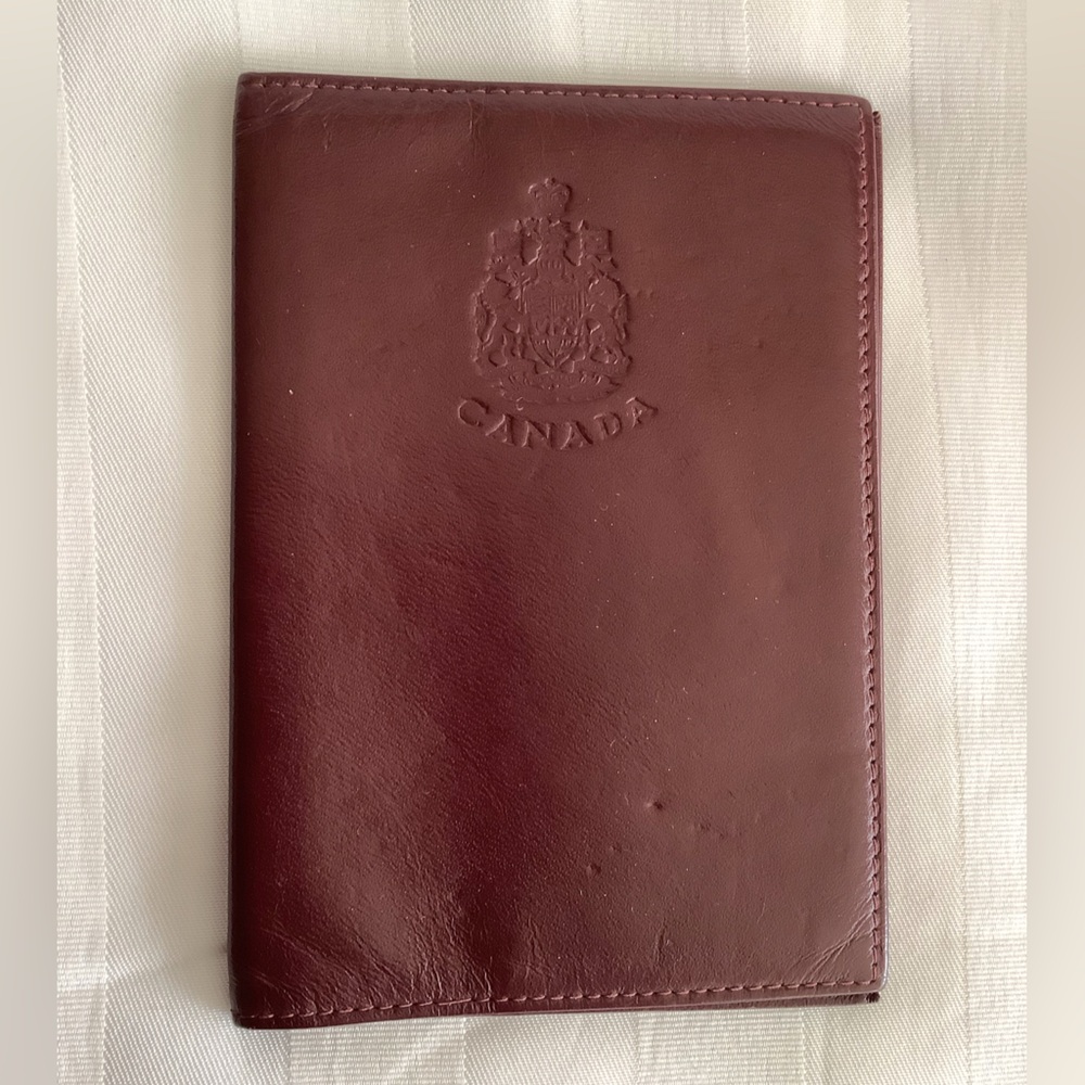 Vintage Renwick Leather Canada Passport Holder - Made in Canada 🇨🇦